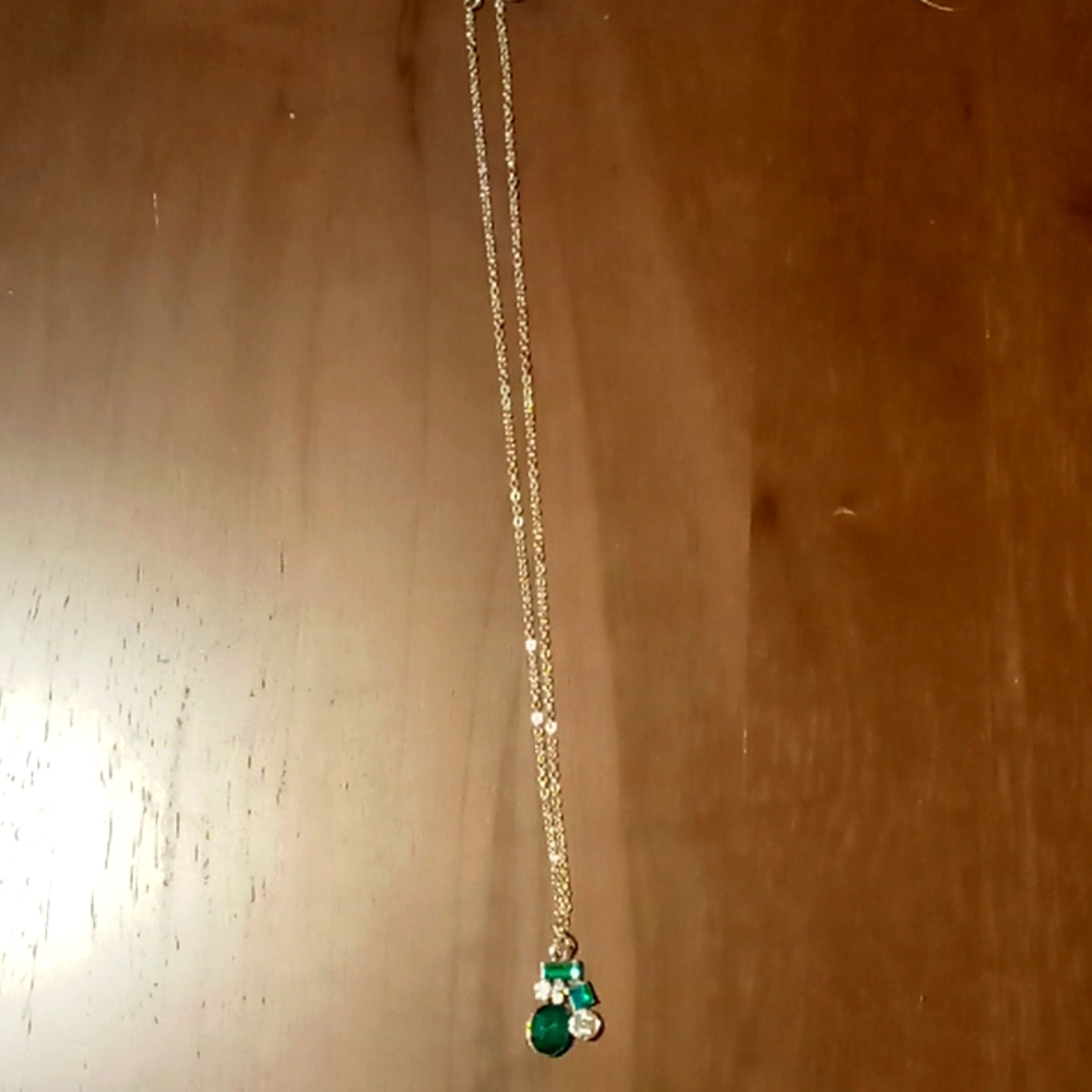 Small green and silver necklace